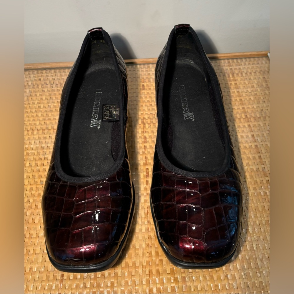 Romika ladies size Euro 38 / US 7.5 made in Germany new without tags.